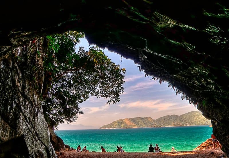 gruta que chora praia sununga.jpg